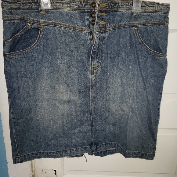 Skirt - Picture 1 of 3